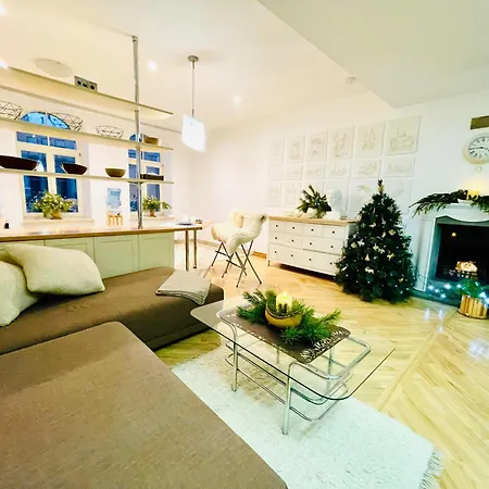 Spacious In Old Town Apartment Riga