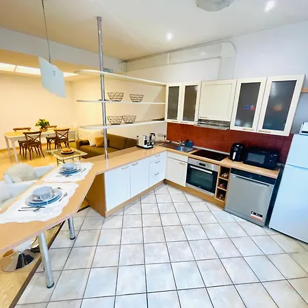 Spacious In Old Town 公寓