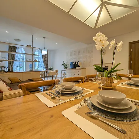 Spacious In Old Town